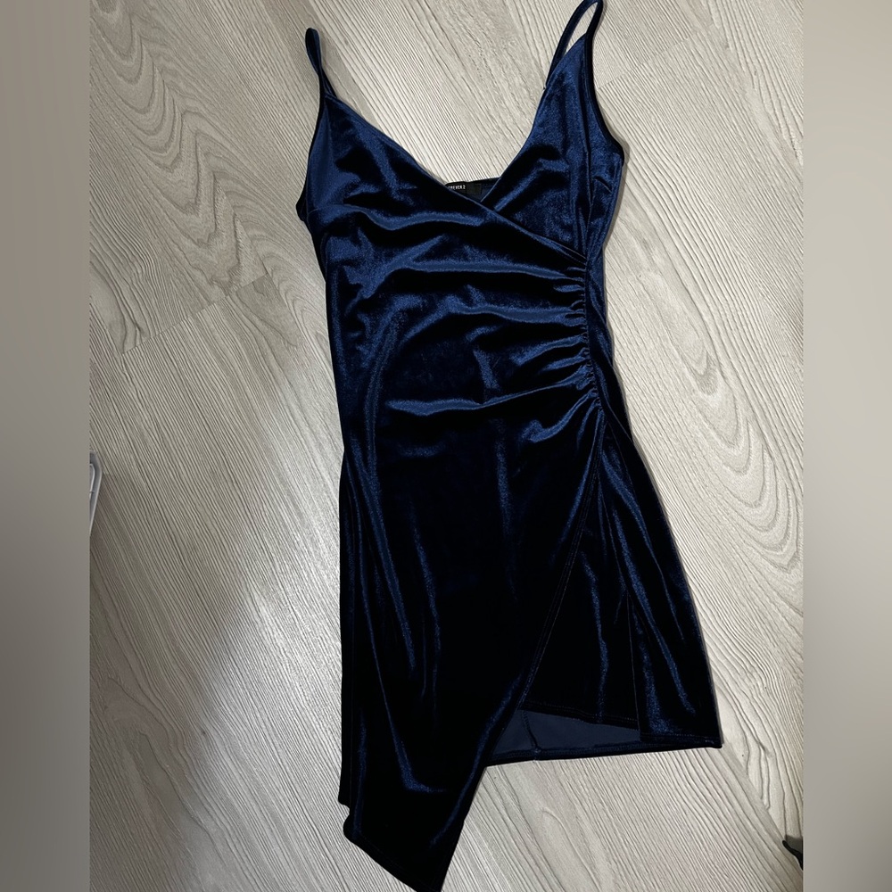 Forever 21 Dark Blue Velvet Asymmetrical Party Dress💙